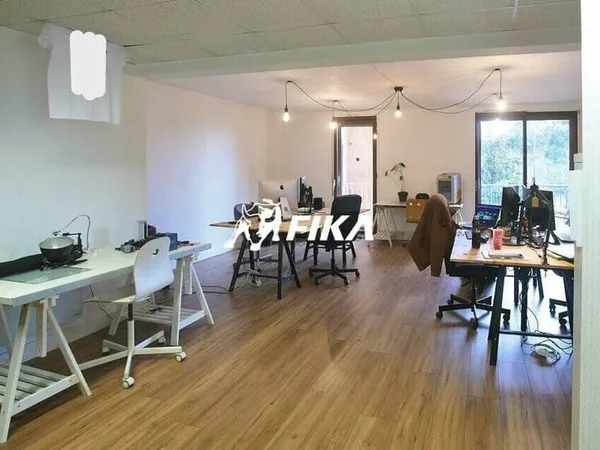 Bureau 190 m²