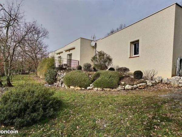 Maison 3 chambres 120m2 terrain 1 682m² expo Sud sans vis-à-vis