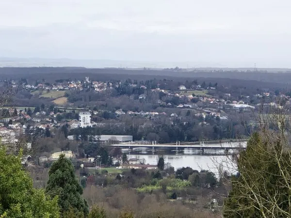 PROPRIETE AVEC SPLENDIDE VUE SUR VICHY