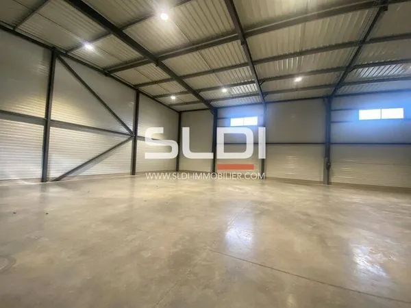 Local d'activité 1250 m²