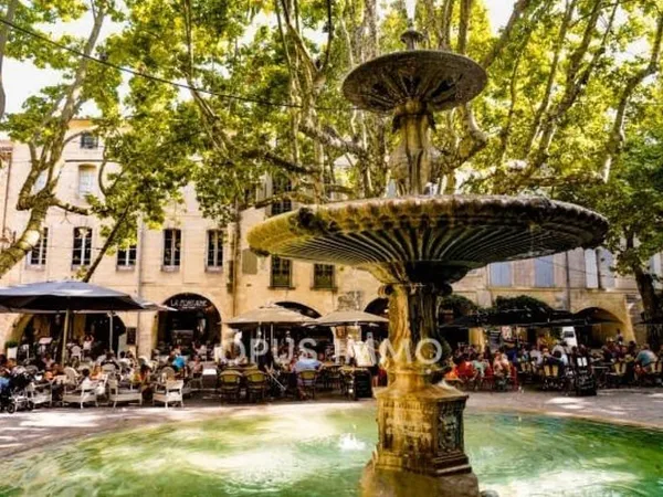 Superbe T3 uzes avec terrasse et ascenseur