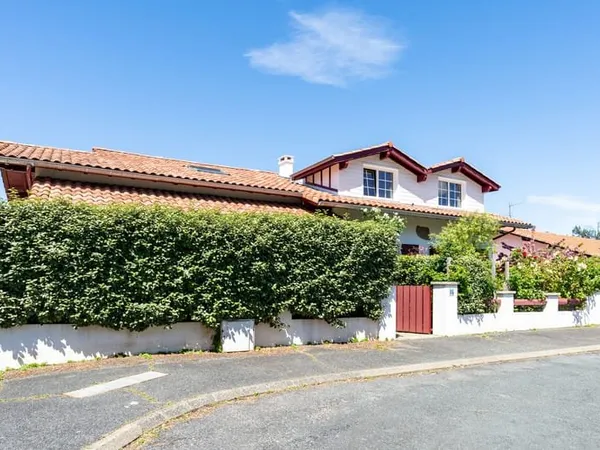 Jolie maison rénovée sur Urrugne limite Ciboure