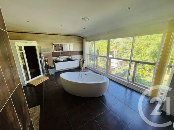 Maison 2 pièces 126 m²