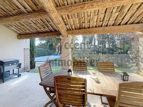 Eygalières, magnifique villa de 130m² piscine sur 1000 m² de terrain en campagne