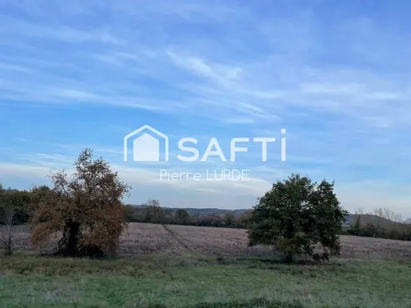 Terrain agricole de 7,8 hectares avec une marre