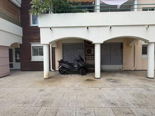 LOCAL COMMERCIAL 120 M² MONT ROQUEFEUILLLE