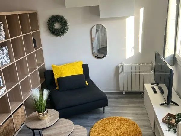Studio meublé, prêt à vivre, proche tram et commodités