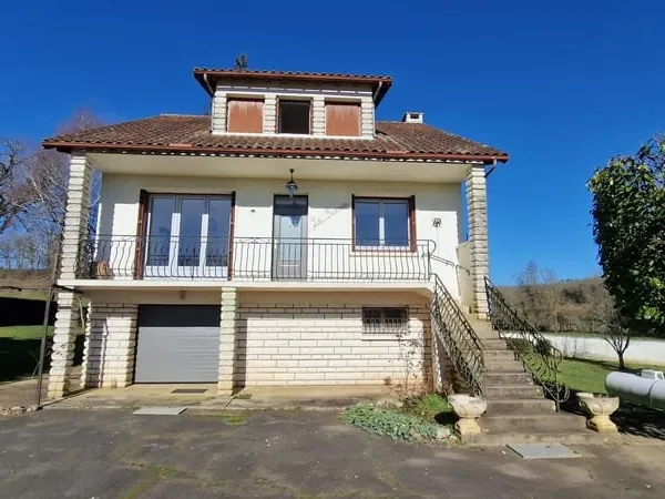 Maison sur sous sol (env 144m2 habitable)- joli parc arboré