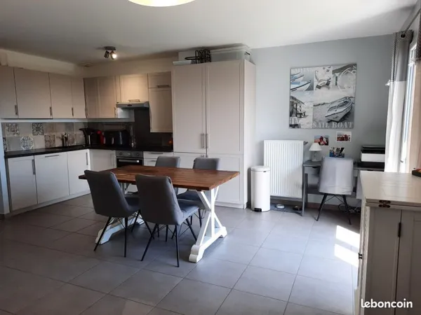 Maison familiale 3 chambres 81 m² avec jardin et garage, environnement très calme
