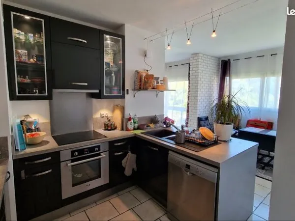 4 pièces 77 m² - 3 chambres + dressing, balcon, parking - proche RER