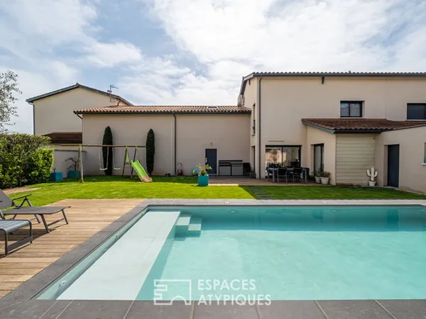 Villa contemporaine sans vis-à-vis avec jardin paysagé et piscine