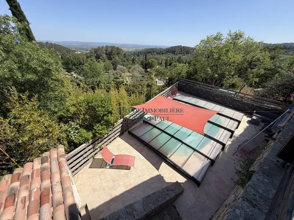 MAGNIFIQUE MAS RÉNOVÉ AVEC VUE PANORAMIQUE AVEC PISCINE SUR