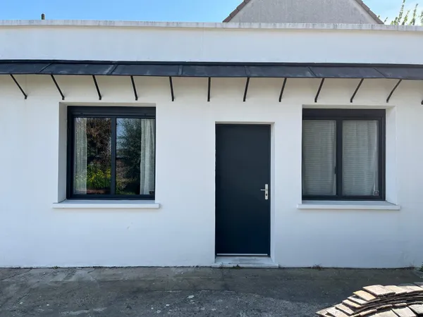 Logement entier 32m² meublé, refait à neuf, libre de suite, à 2 mn de la ligne 11 station Hopital-Mo