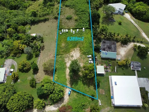 Terrain 6389 m²