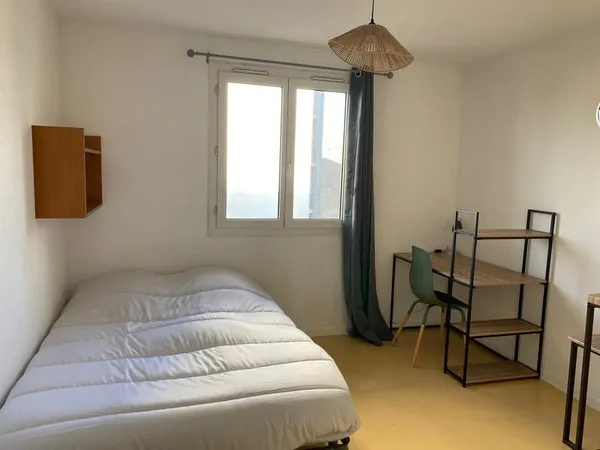 STUDIO MEUBLE DANS RESIDENCE ETUDIANTE AU CENTRE DE VALENCE