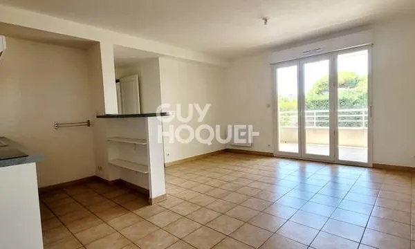 Appartement T3 avec terrasse et parking privatif en location à NARBONNE
