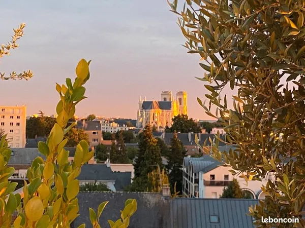 PENTHOUSE doté d'une GRANDE TERRASSE
