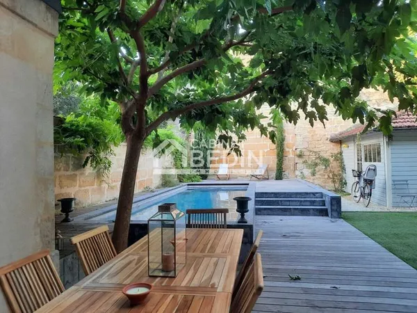 Maison 7 pièces 260 m²