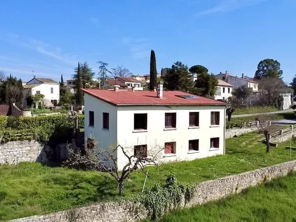 Maison individuelle avec terrain attenant