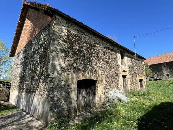 Grange de 1 pièces principales