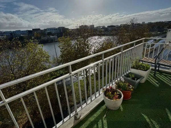 Rare à Nantes T3 ensoleillé de 70 m2 Quai Magellan avec vue sur Loire, balcons et garage