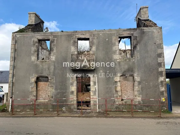 Maison en pierre a conconstuire avec jardin exposé sud