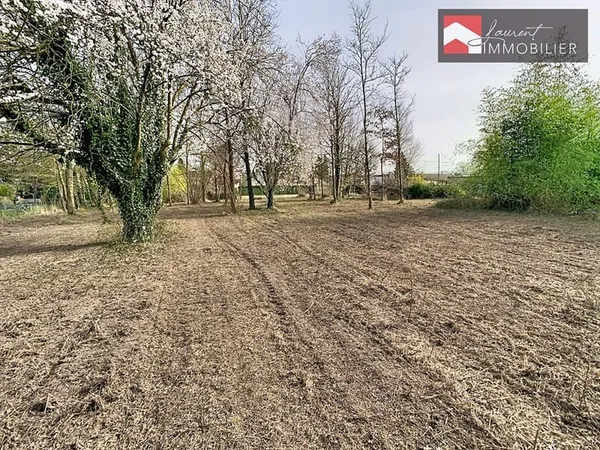 Terrain à bâtir 2 255 m², Libre constructeur, Au calme - 01190 PONT DE VAUX