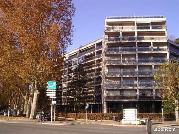 Local professionnel 3 pièces 54 m²