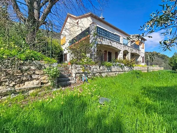 GATTIÈRES Maison familiale avec vue mer 210 m2 Terrain