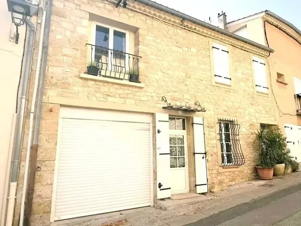 À acheter sur Saint-Cannat : Maison de village de 190m2 avec cour et garage