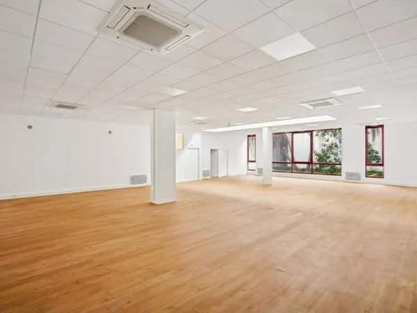 Bureaux 734 m²