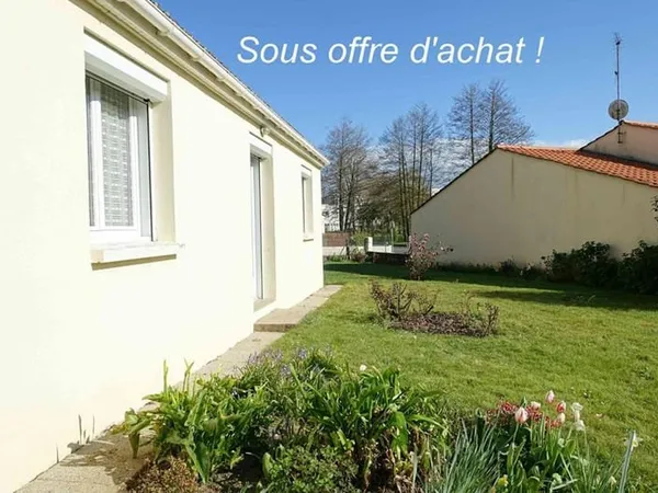 Maison plain-pied - Montaigu Centre - 2 chambres - Garage - Jardin