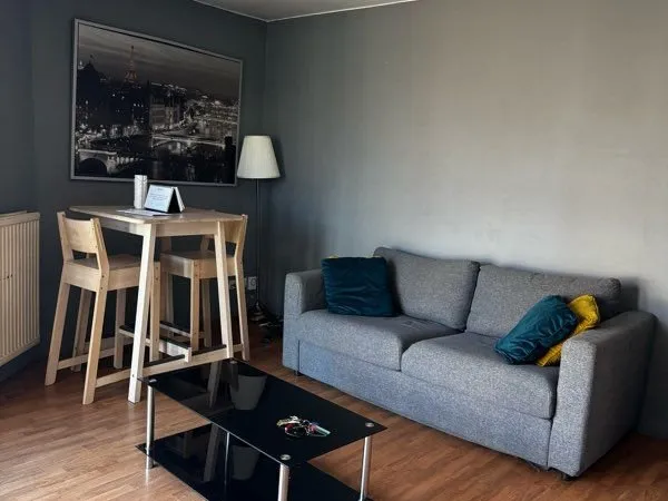 Studio meublé lumineux - Métro Porte de Douai 2 min - Idéal étudiant - Cuisine séparée