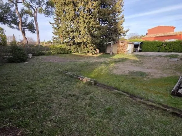 Terrain constructible 640 m²