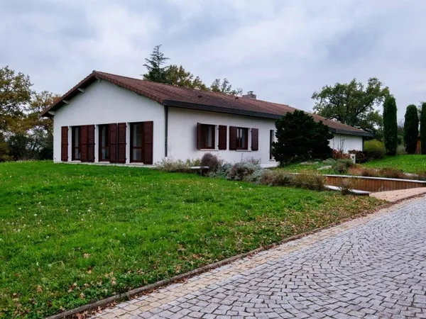 Maison de plain-pied 7 pièces 200 m²