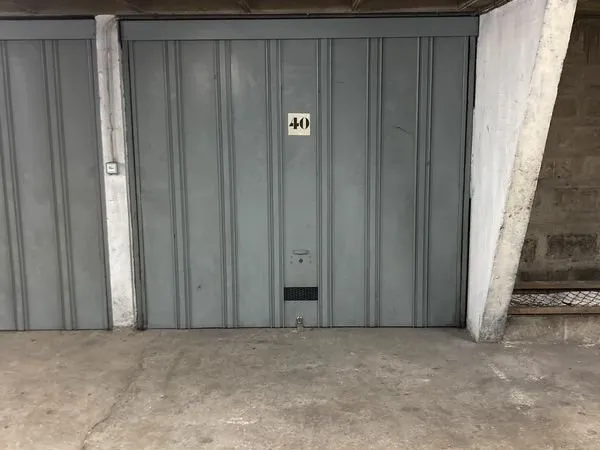 Vends Box Fermé