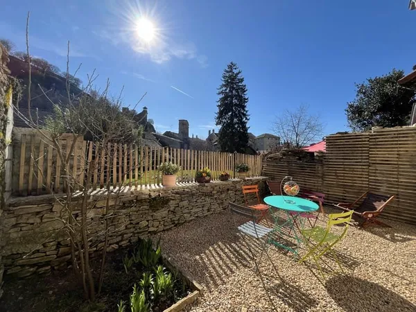 CREMIEU CENTRE - MAISON 109 m2 3 CHAMBRES + JARDIN