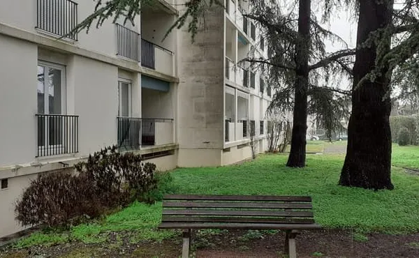 Cognac, Appartement T3 avec garage, place de parking et cave