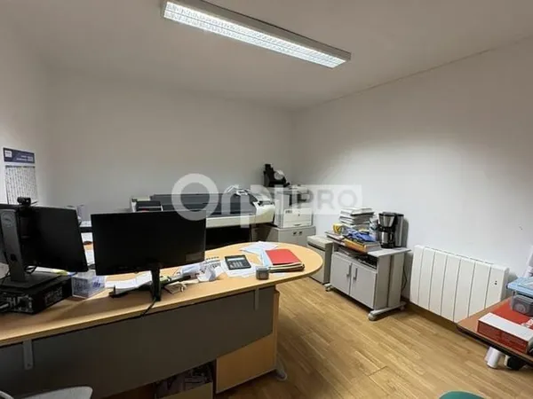 Bureau 200 m²
