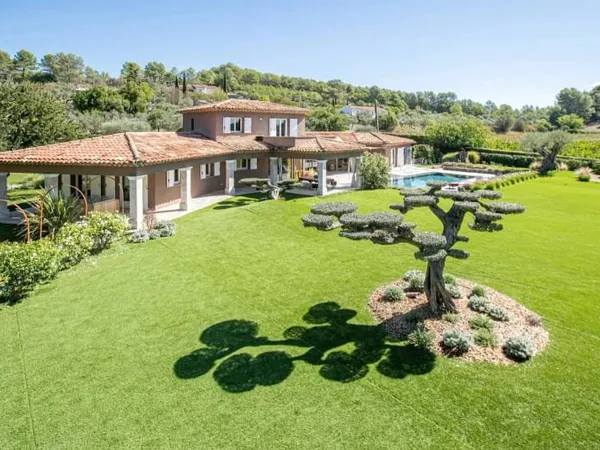 Villa 7 pièces 230 m²