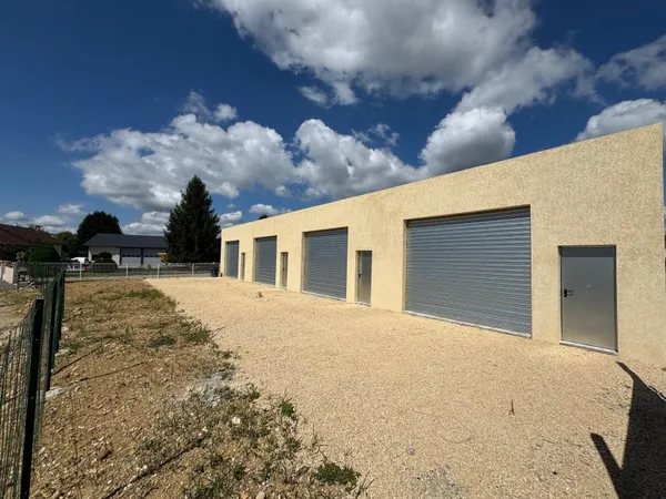Local commercial 168 m²