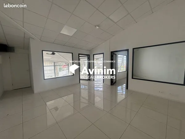 Bureaux 75 m² Baie-Mahault