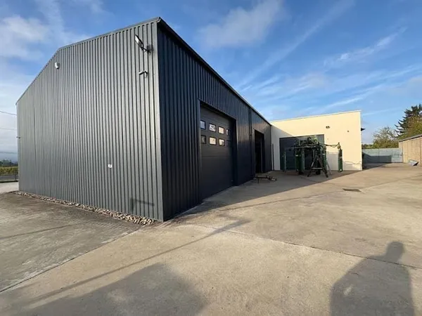 Local 1 pièce 782 m²