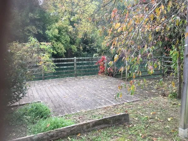 Jardin d'agrément au bord de l'eau