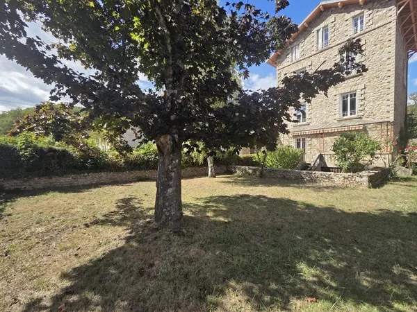 Maison de caractère en pierre 246 m² Jardin Centre de Lamastre à pied