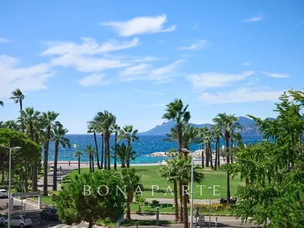 CANNES CROISETTE / PALM BEACH - APPARTEMENT - 3 CHAMBRES / 161 M² HABITABLES - VUE MER