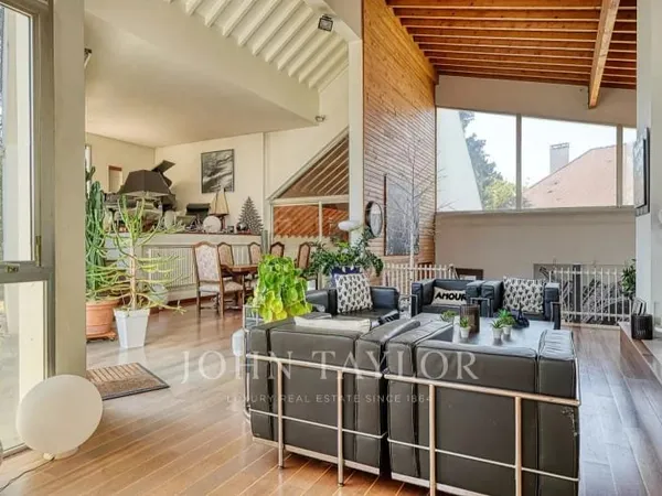 Maison 8 pièces 250 m²