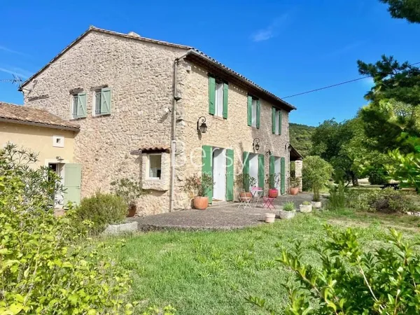 Propriété 8 pièces 225 m²