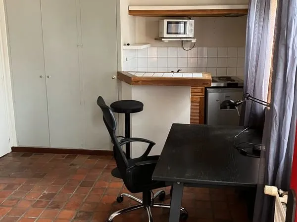 Studio meublé 17m2 plus parties communes