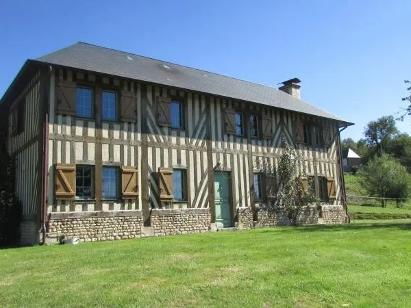 LE BREUIL EN AUGE (14130) Maison sur plus d'un hectare .
